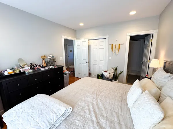 $1,900 | 2634 West Glenlake Avenue, Unit 3C, Chicago, IL 60659