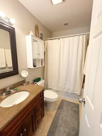 $1,900 | 2634 West Glenlake Avenue, Unit 3C, Chicago, IL 60659