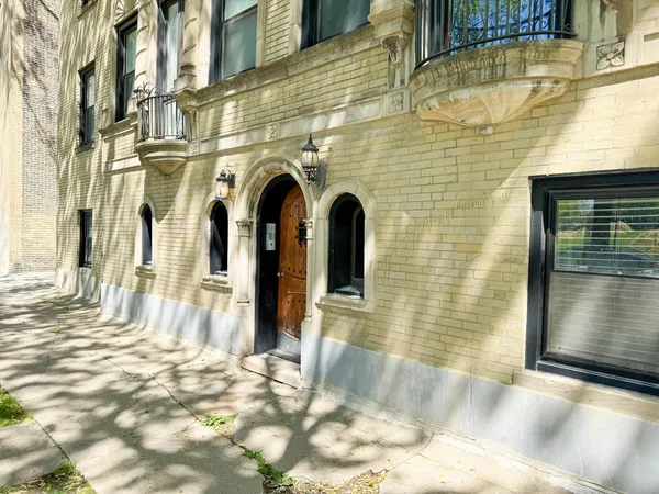 $1,900 | 2634 West Glenlake Avenue, Unit 3C, Chicago, IL 60659