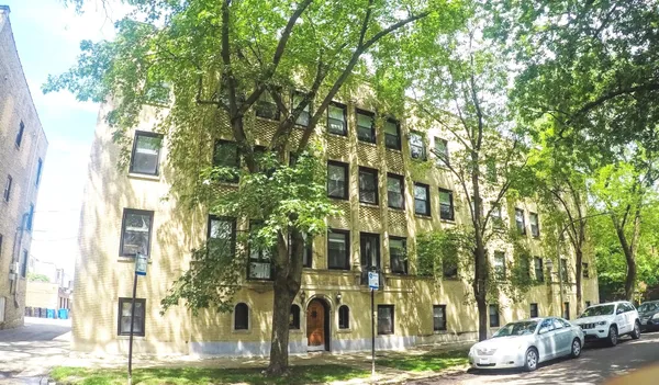 $1,900 | 2634 West Glenlake Avenue, Unit 3C, Chicago, IL 60659