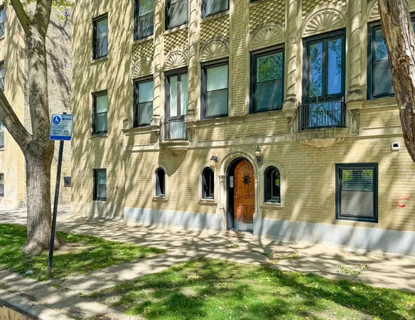 $1,900 | 2634 West Glenlake Avenue, Unit 3C, Chicago, IL 60659