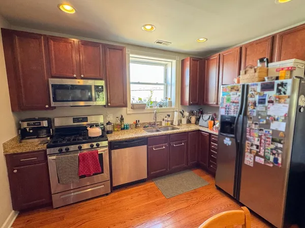 $1,900 | 2634 West Glenlake Avenue, Unit 3C, Chicago, IL 60659
