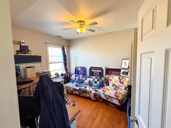 $1,900 | 2634 West Glenlake Avenue, Unit 3C, Chicago, IL 60659