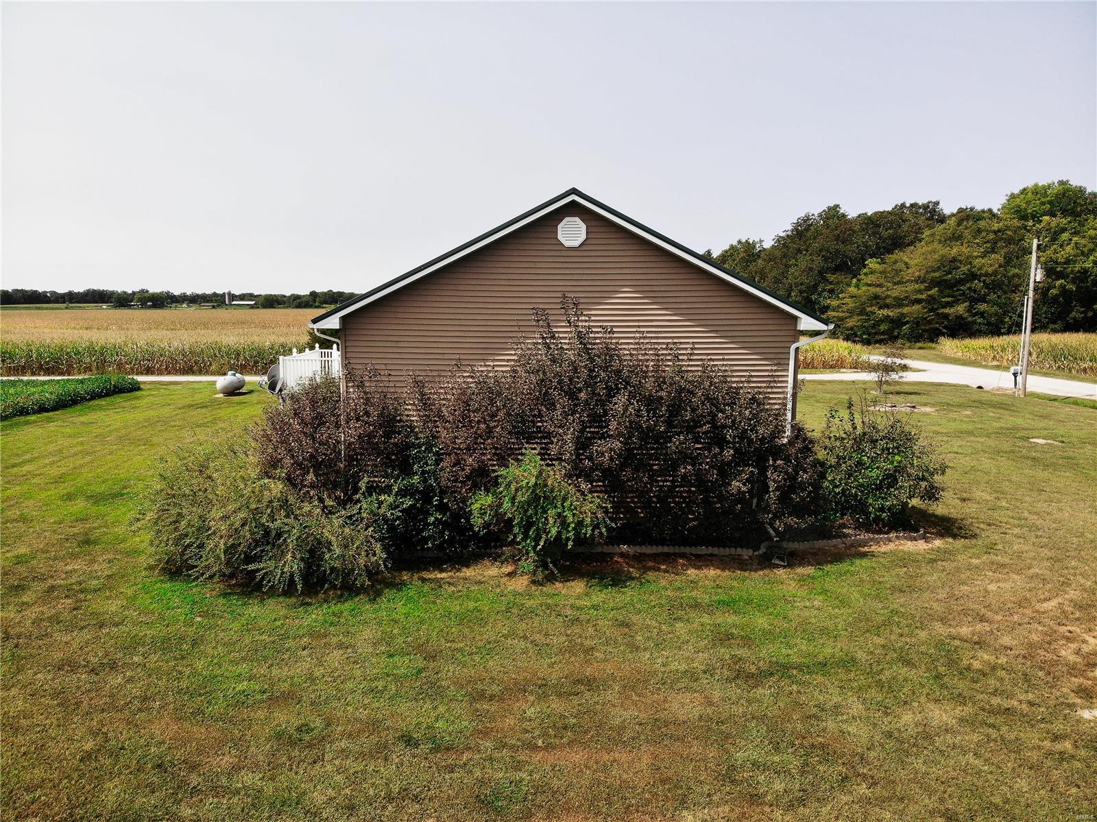 260 Wisher Road Patoka, IL 62875 - Photo 3 of 32