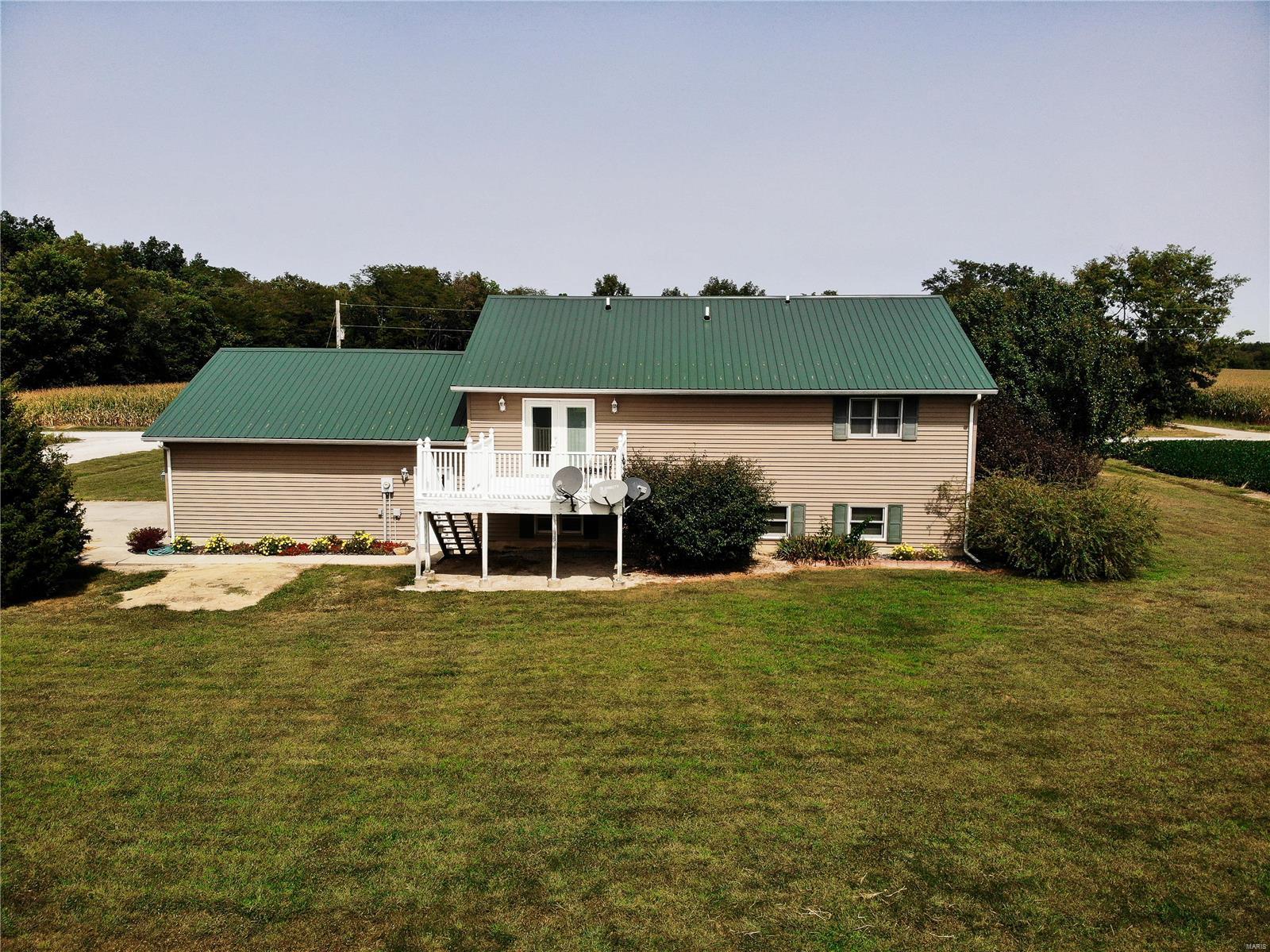 260 Wisher Road Patoka, IL 62875 - Photo 4 of 32
