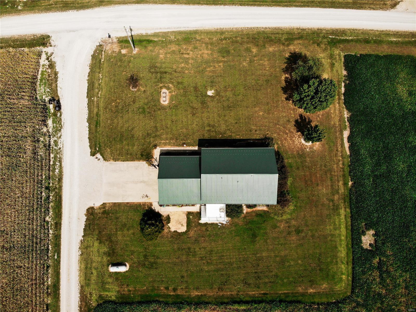 260 Wisher Road Patoka, IL 62875 - Photo 9 of 32