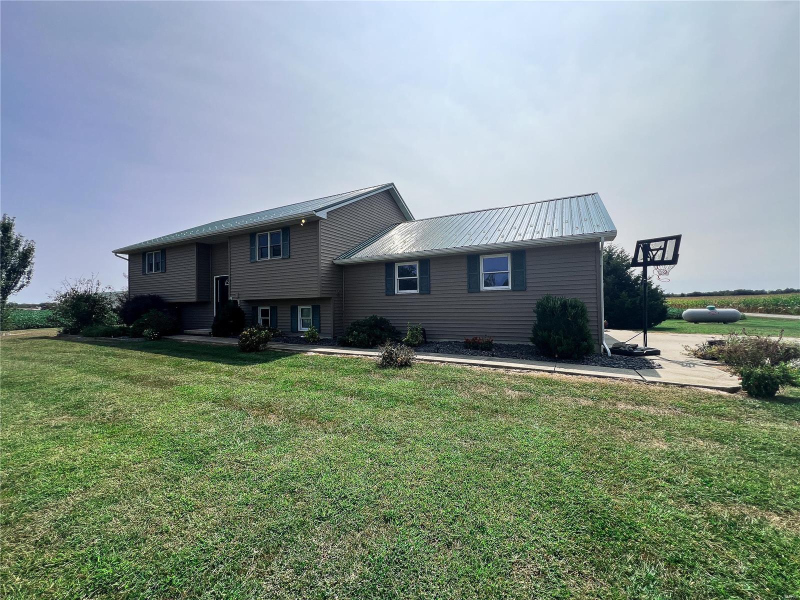 260 Wisher Road Patoka, IL 62875 - Photo 10 of 32