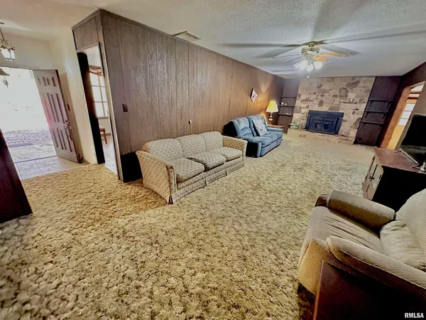 $252,000 | 718 Karbers Ridge Road, Elizabethtown, IL 62931
