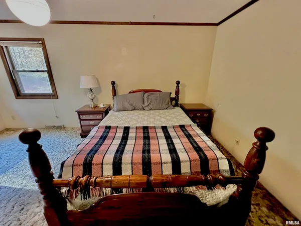 $252,000 | 718 Karbers Ridge Road, Elizabethtown, IL 62931