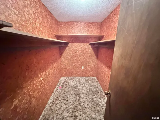 $265,000 | 718 Karbers Ridge Road, Elizabethtown, IL 62931