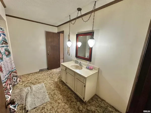 $252,000 | 718 Karbers Ridge Road, Elizabethtown, IL 62931