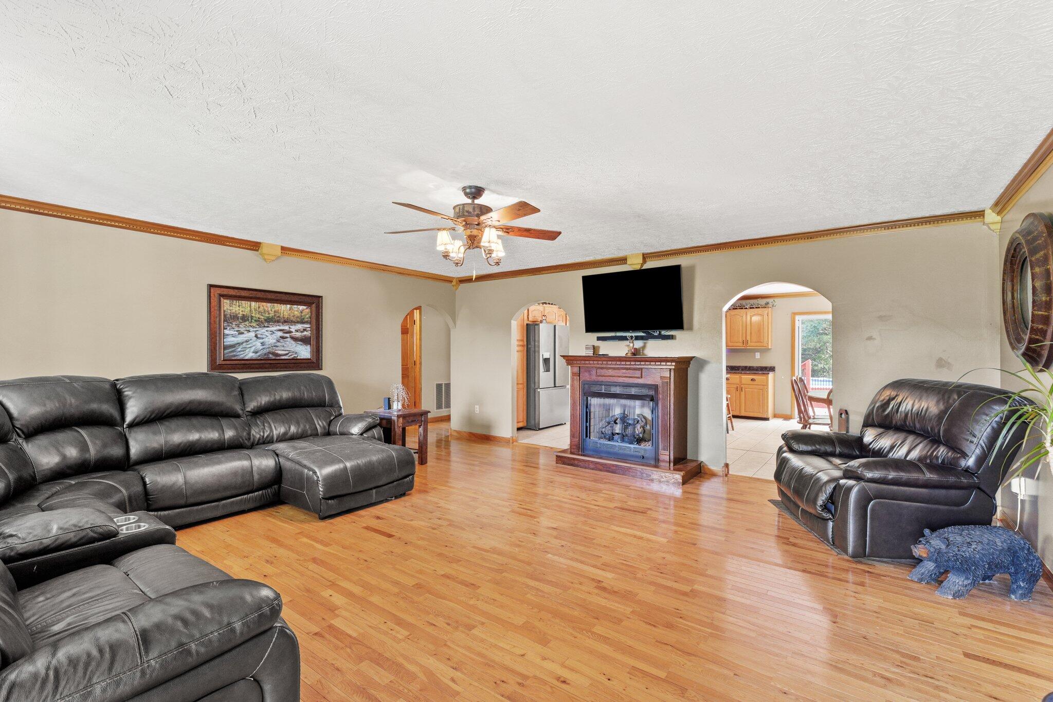 262 Dean Road McKee, KY 40447 - Photo 3 of 32 3-web-or-mls-0J2A6606