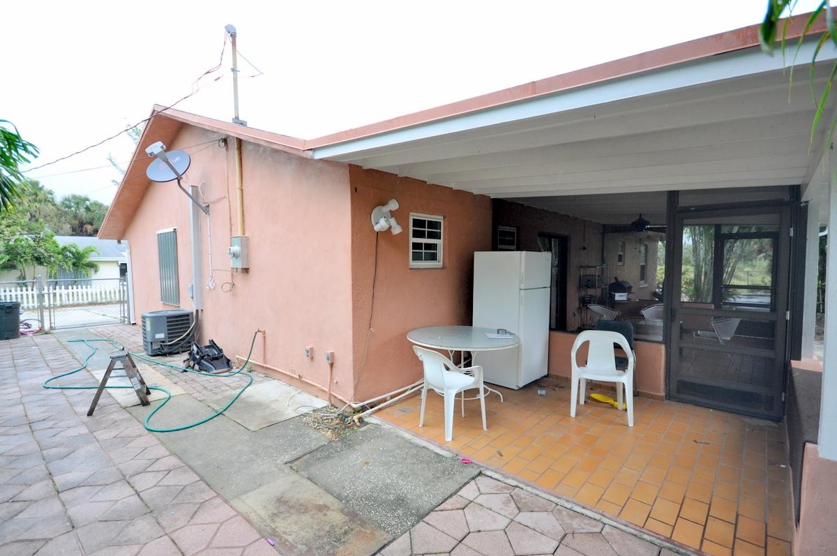 2386 East Dolphin Ridge Road West Palm Beach, FL 33406 - Photo 5 of 17 Side Exterior 3