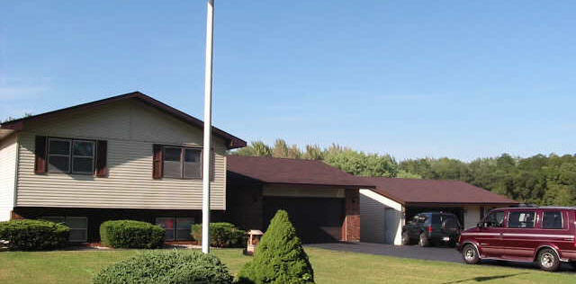 1221 Fischer Road South Beloit, IL 61080 - Photo 1 of 6 Gallery Image 1