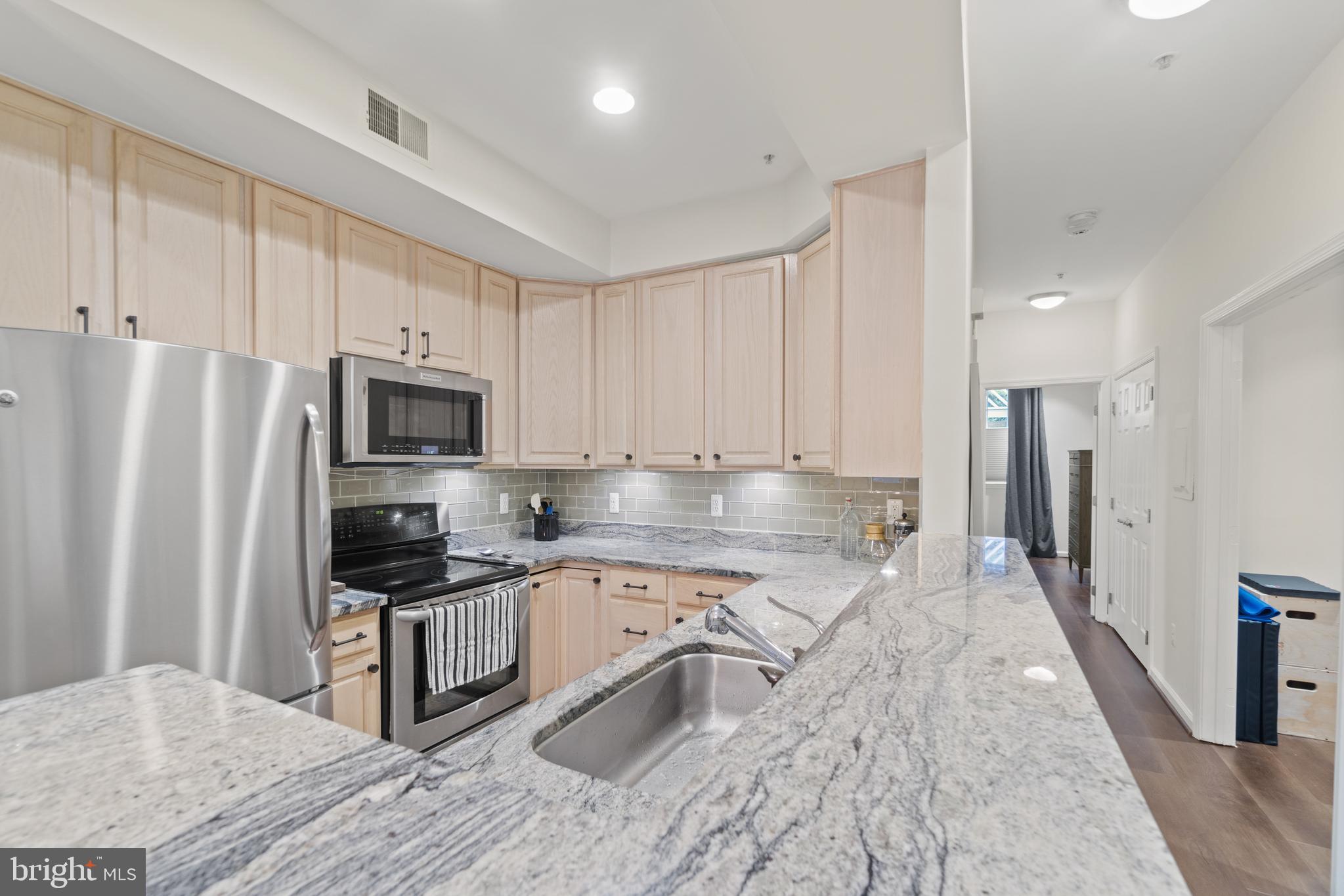 1301 Garden Wall Court, Unit 901 Reston, VA 20194 - Photo 9 of 30 Granite countertops and glass backsplash