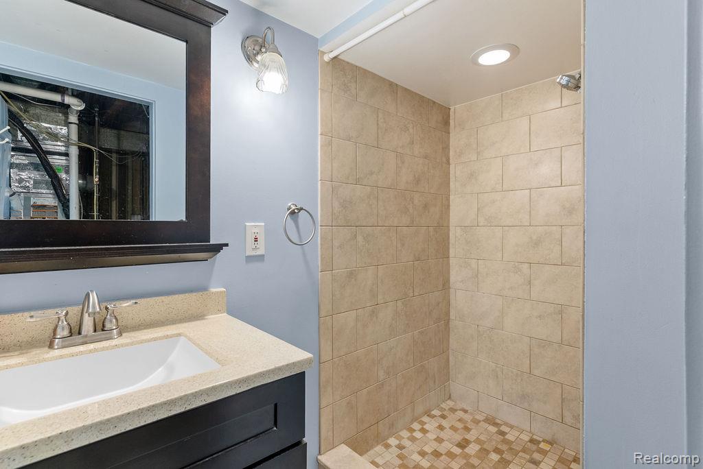 32361 Marblehead Road Farmington, MI 48336 - Photo 33 of 44