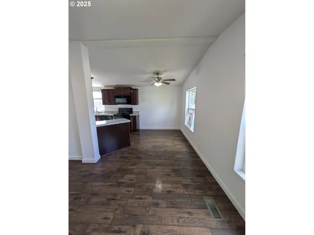 a close view of sink and tap