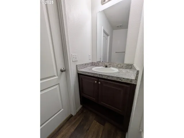 $149,995 | 9700 Southwest Tualatin Road, Unit 5, Tualatin, OR 97062