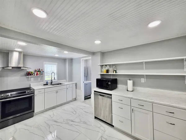 $249,000 | 325 Texas Street, Freeport, TX 77541