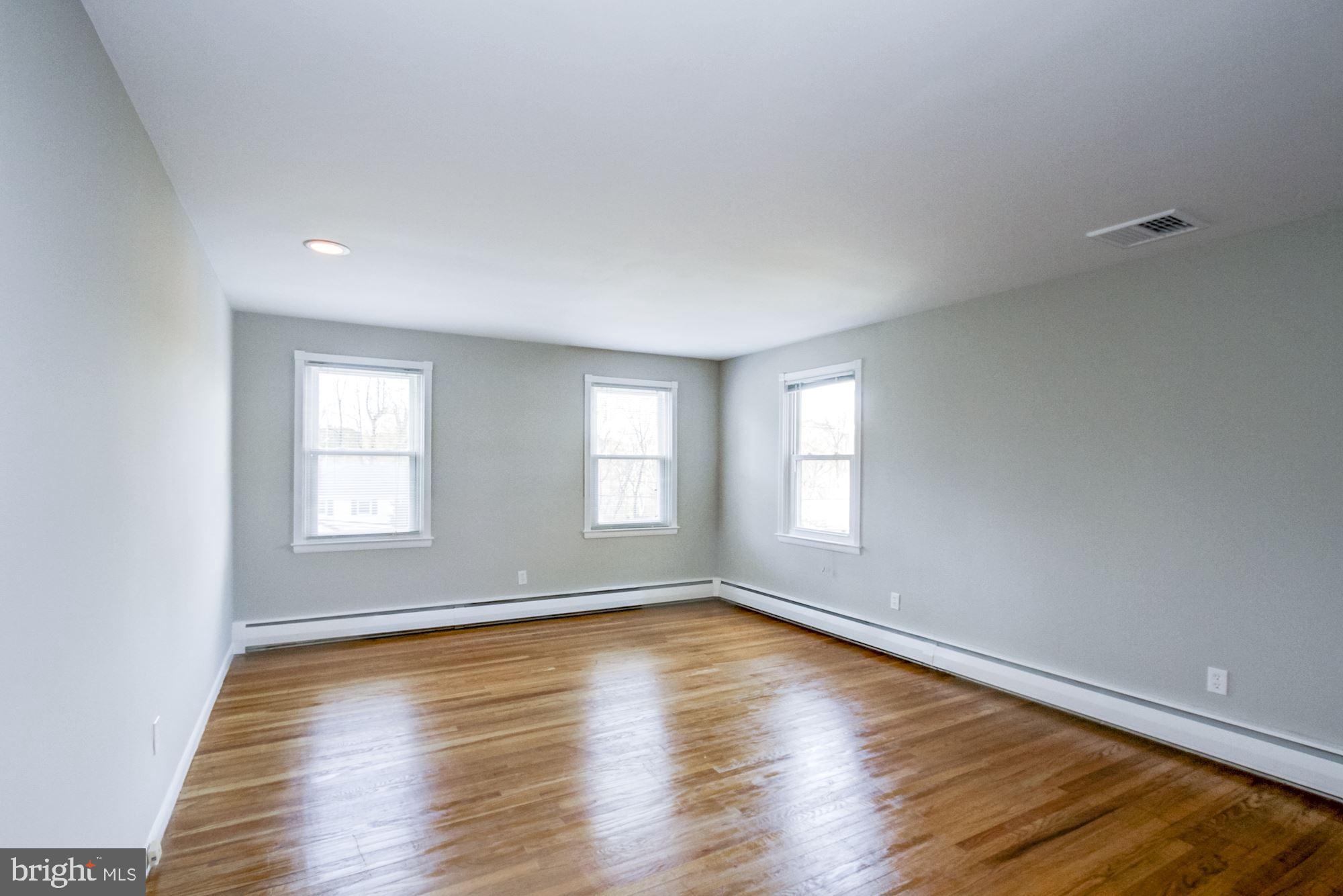 537 Ellis Road Havertown, PA 19083 - Photo 35 of 71 2nd bedroom w on suite bathroom