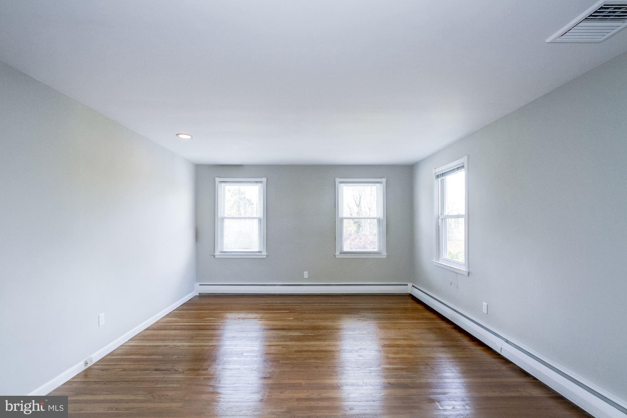 537 Ellis Road Havertown, PA 19083 - Photo 36 of 71 2nd Bedroom w on suite bathroom