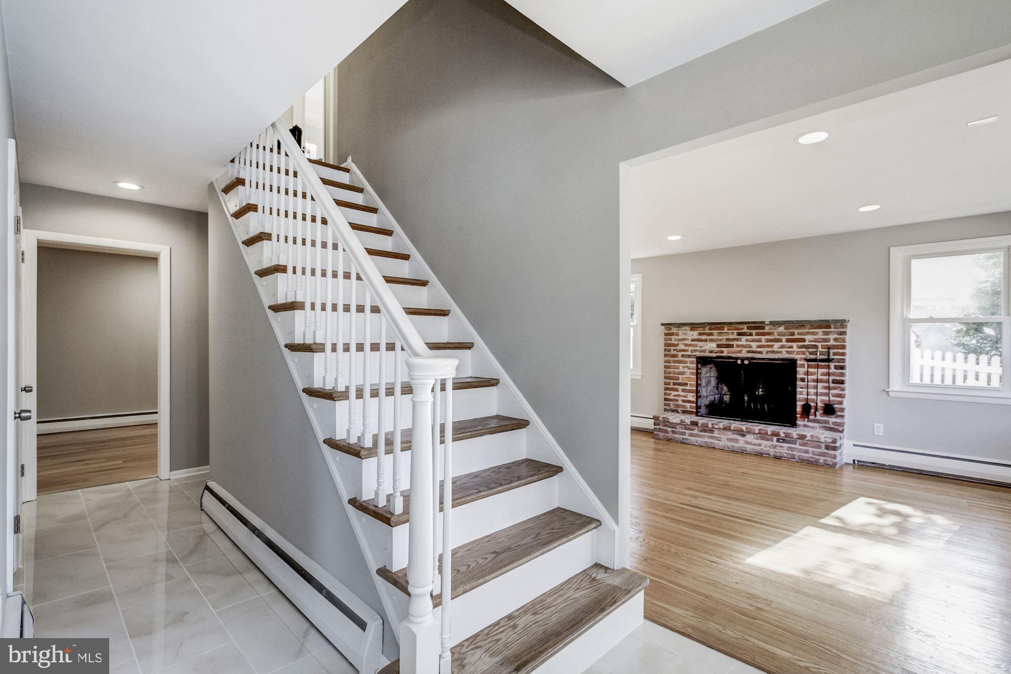 537 Ellis Road Havertown, PA 19083 - Photo 5 of 71 Foyer