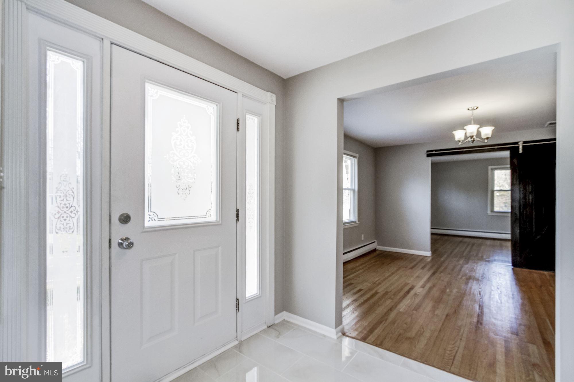 537 Ellis Road Havertown, PA 19083 - Photo 10 of 71 Foyer