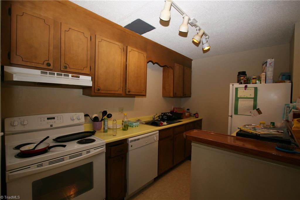 5745 Bramblegate Road, Unit D Greensboro, NC 27409 - Photo 5 of 10 Gallery Image 5