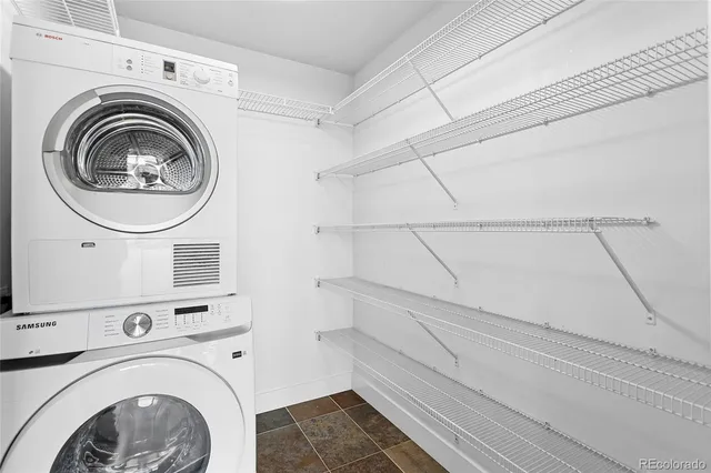 a view of entryway with washer and dryer