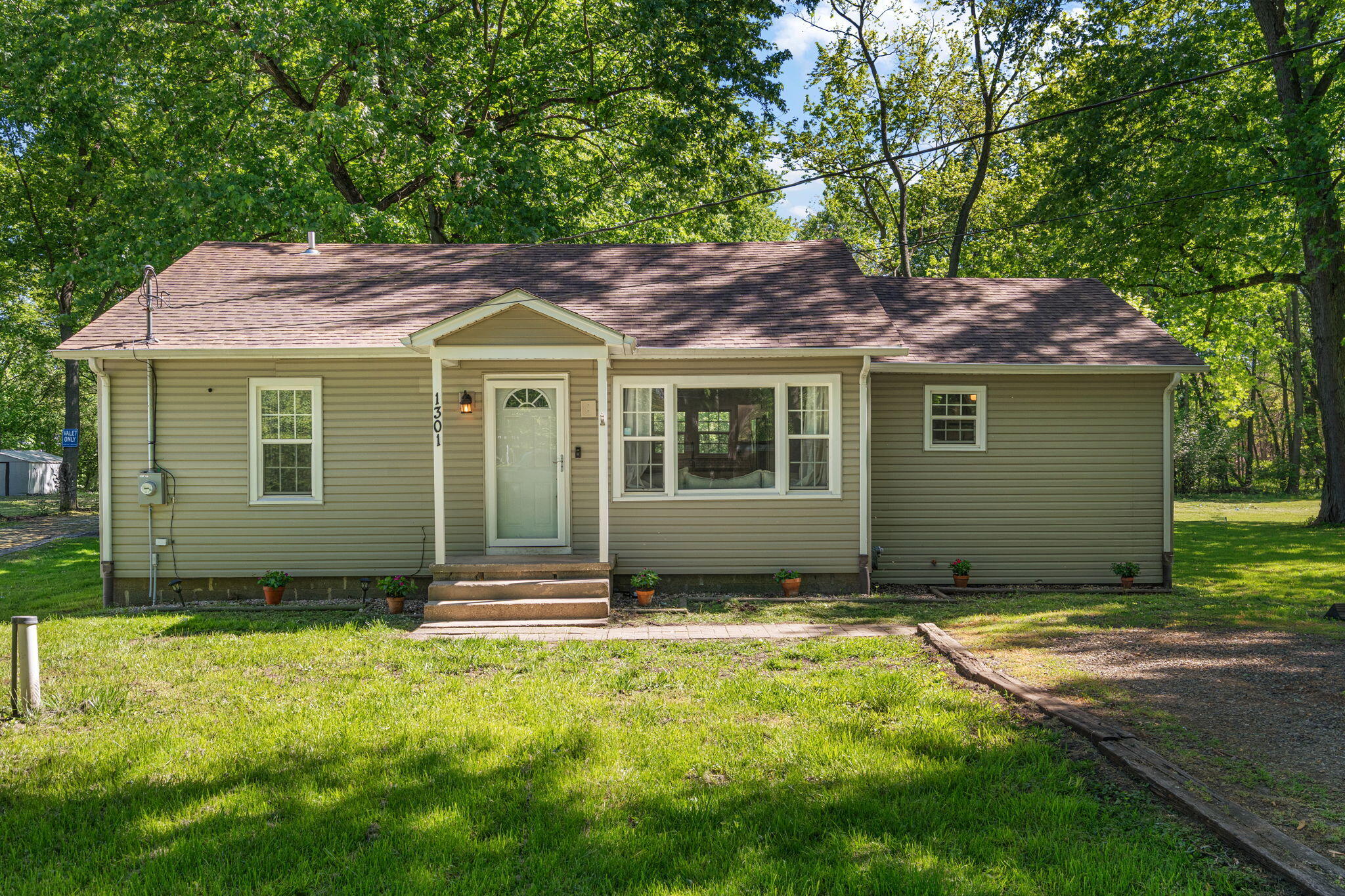1301 Cline Avenue Griffith, IN 46319 - Photo 3 of 28 2048x1365