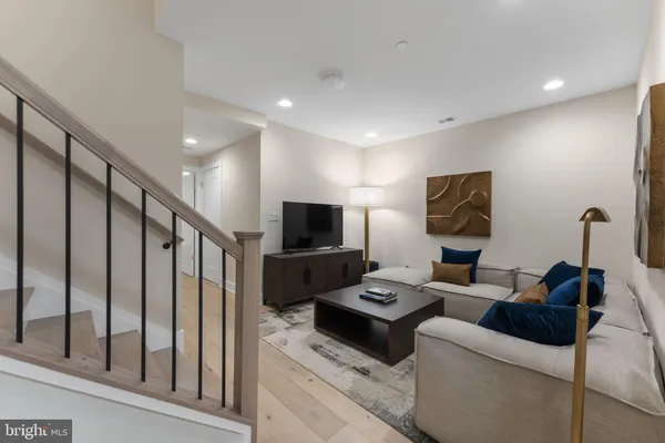 $2,659,900 | 7043 Liberty Lane, McLean, VA 22101