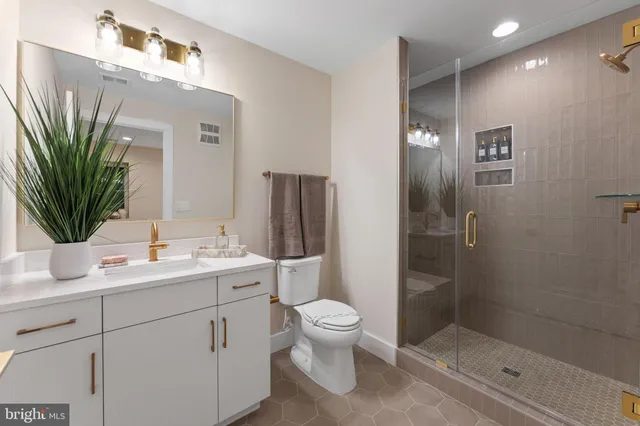 $2,659,900 | 7043 Liberty Lane, McLean, VA 22101