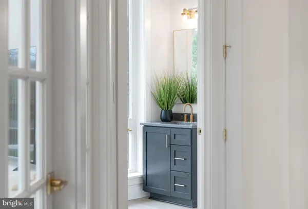 $2,659,900 | 7043 Liberty Lane, McLean, VA 22101