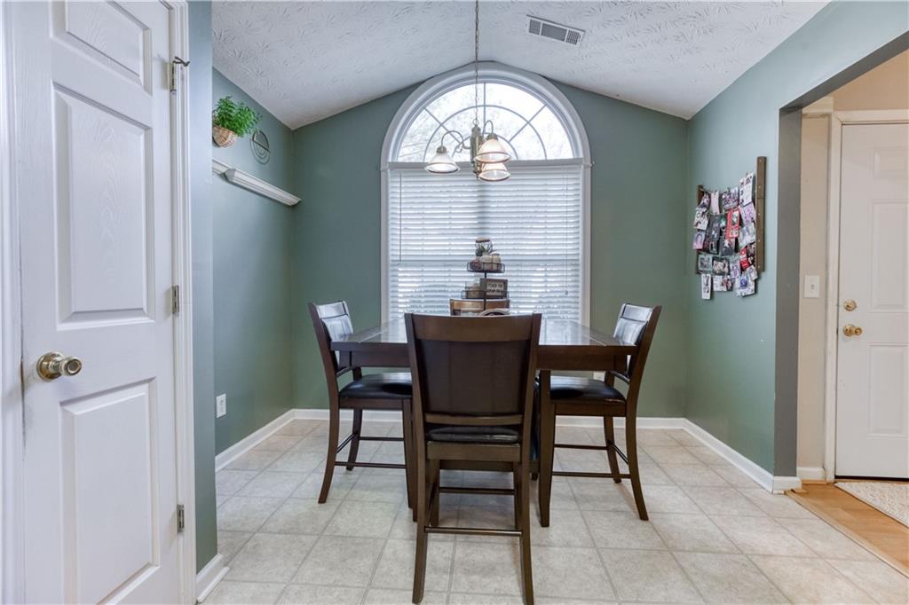 902 Yellow Pine Circle Winder, GA 30680 - Photo 3 of 33