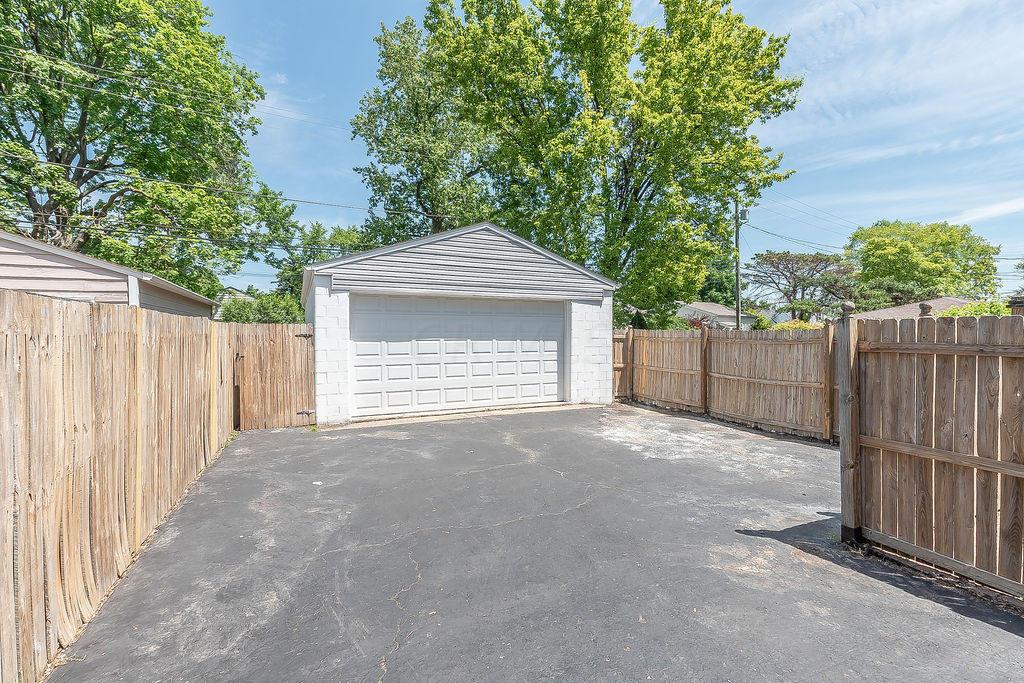 1938 Zollinger Road Columbus, OH 43221 - Photo 23 of 25 Gallery Image 23