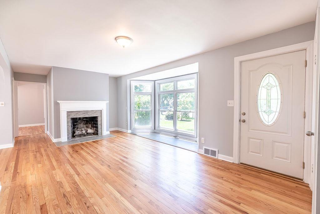 1938 Zollinger Road Columbus, OH 43221 - Photo 4 of 25 Gallery Image 4