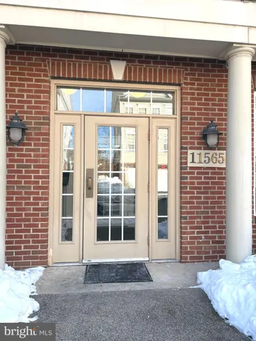 $2,850 | 11565 Cavalier Landing Court, Unit 202, Fairfax, VA 22030