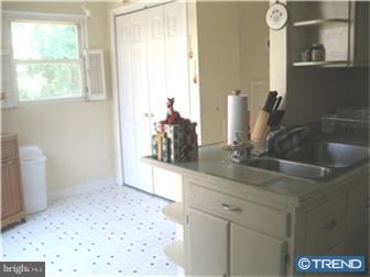 705 Woodsedge Road Wilmington, DE 19804 - Photo 6 of 12 Gallery Image 6