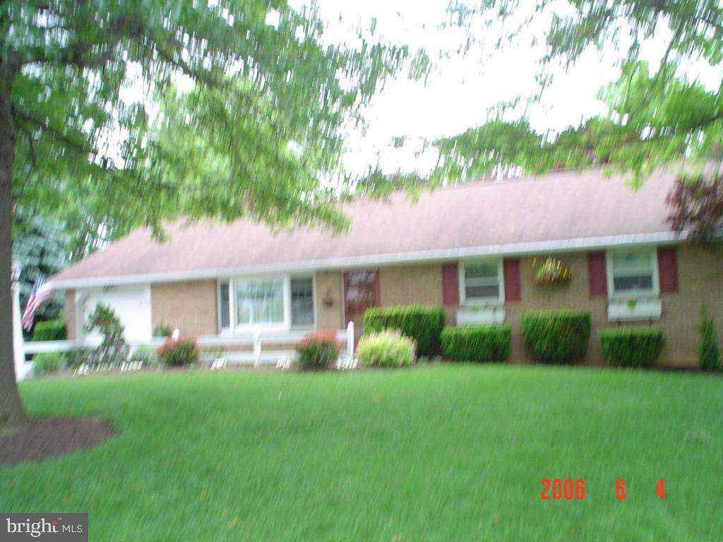 18 Farm Lane Lititz, PA 17543 - Photo 1 of 3