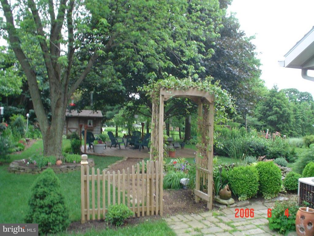 18 Farm Lane Lititz, PA 17543 - Photo 2 of 3