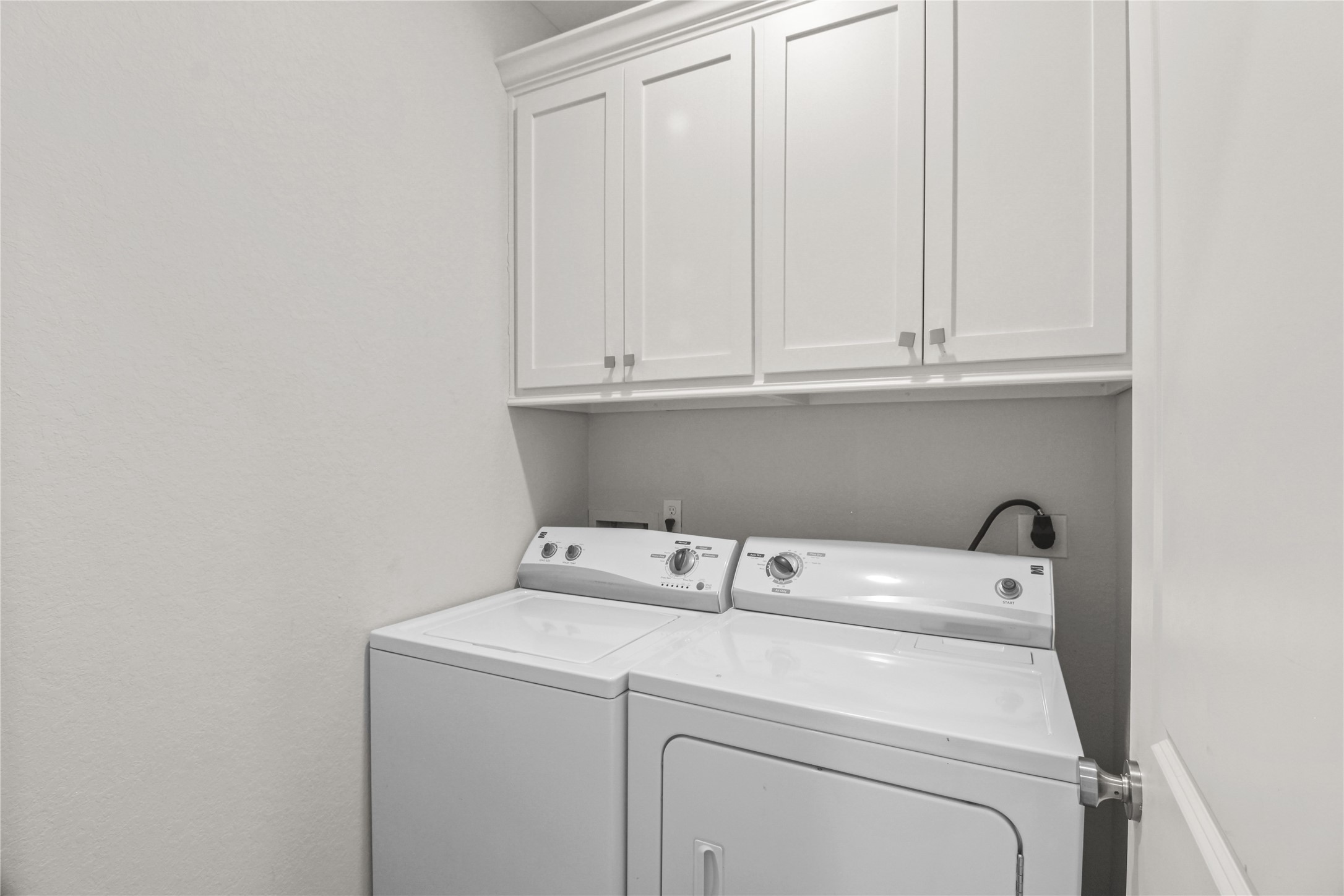 1208 East Henderson Road Angleton, TX 77515 - Photo 24 of 29 a utility room with dryer and washer