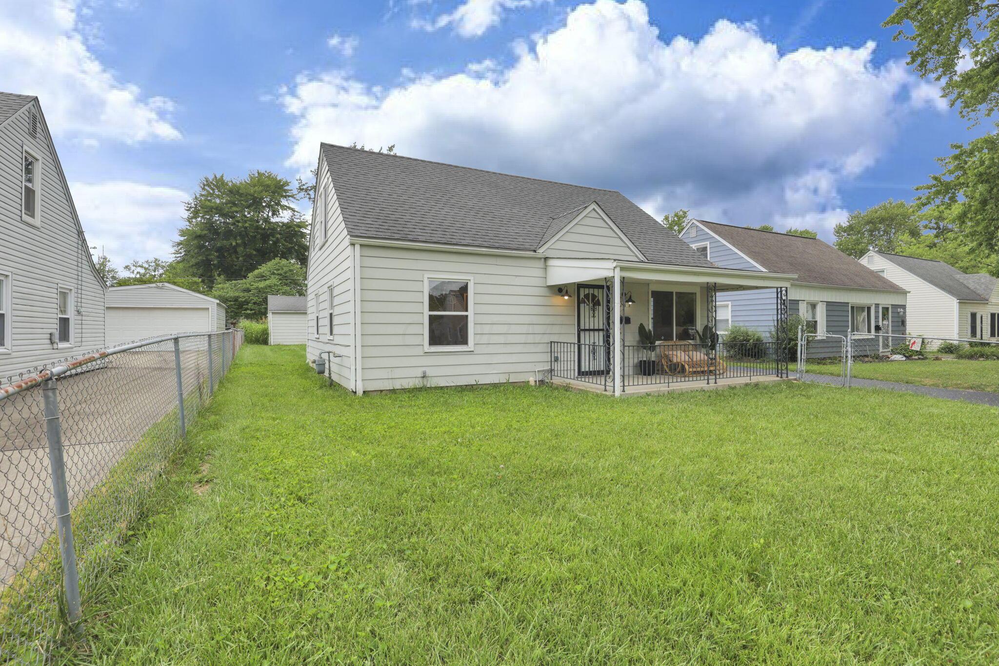 3717 Eisenhower Road Columbus, OH 43224 - Photo 4 of 26 4-web-or-mls-0N4A3124