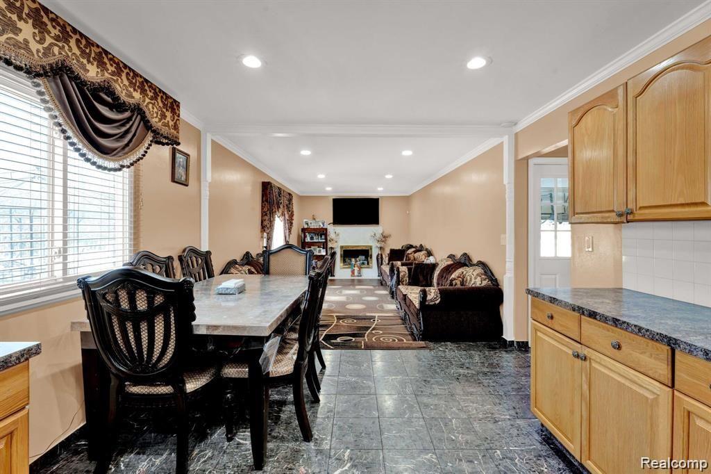 5583 Farmington Road West Bloomfield, MI 48322 - Photo 20 of 31 Gallery Image 20