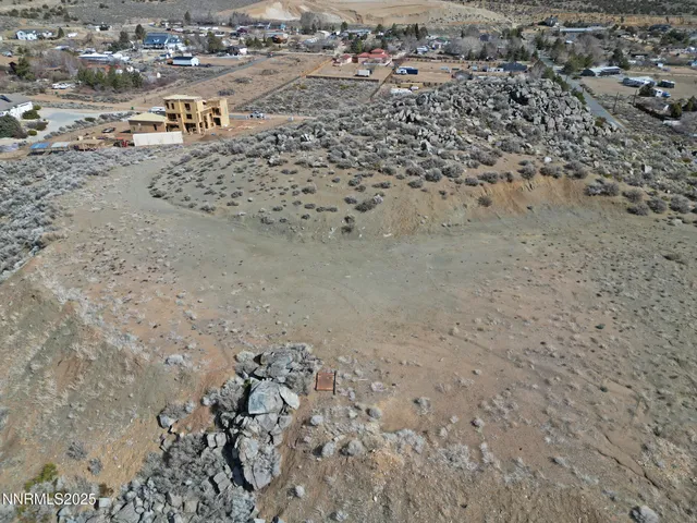 a view of a dry yard