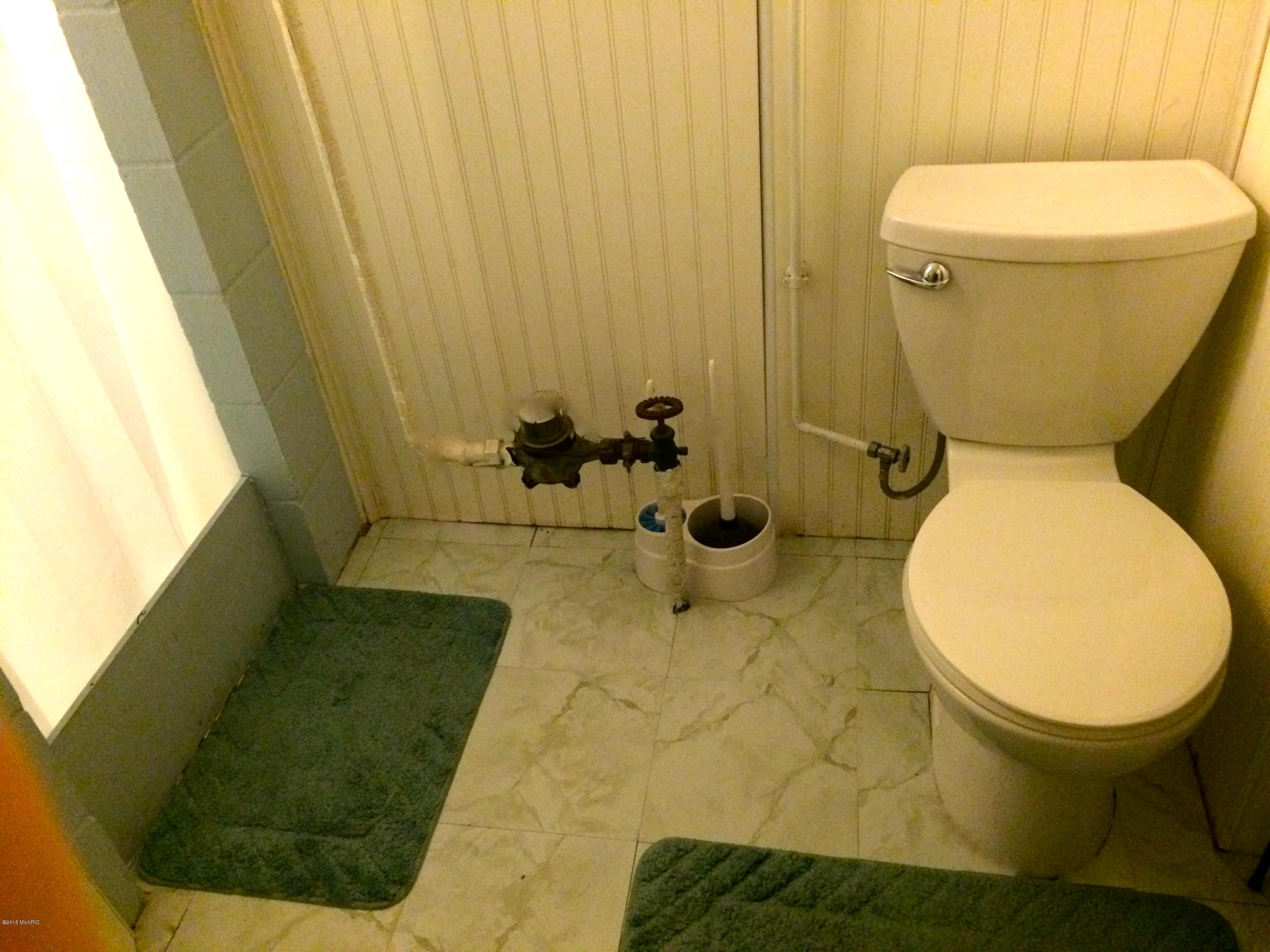 1488 Greenwich Road Muskegon, MI 49441 - Photo 23 of 25 23
