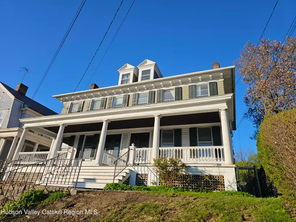 $3,000 | 159 Green Street, Hudson, NY 12534