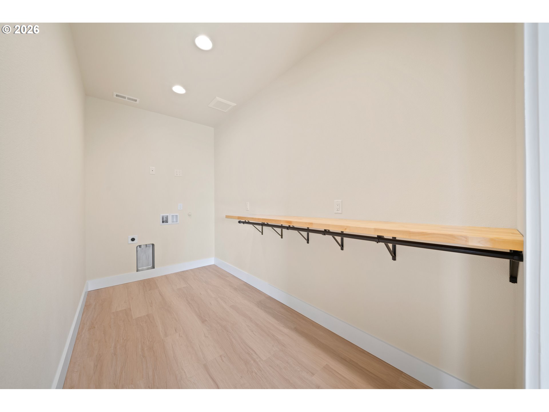 120 Victoria Circle Kalama, WA 98625 - Photo 28 of 44 a view of an empty room