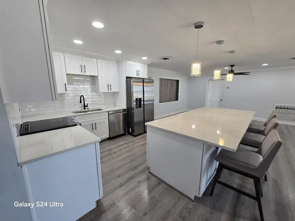 $2,500 | 5942 52nd Avenue North, Kenneth City, FL 33709