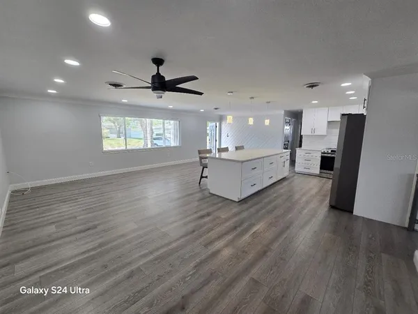 $2,500 | 5942 52nd Avenue North, Kenneth City, FL 33709