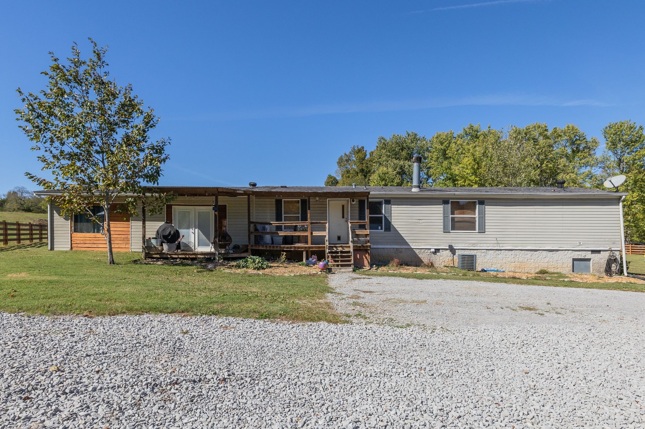 254 Borum Road Watertown, TN 37184 - Photo 34 of 51 a view of a house with backyard and sitting area